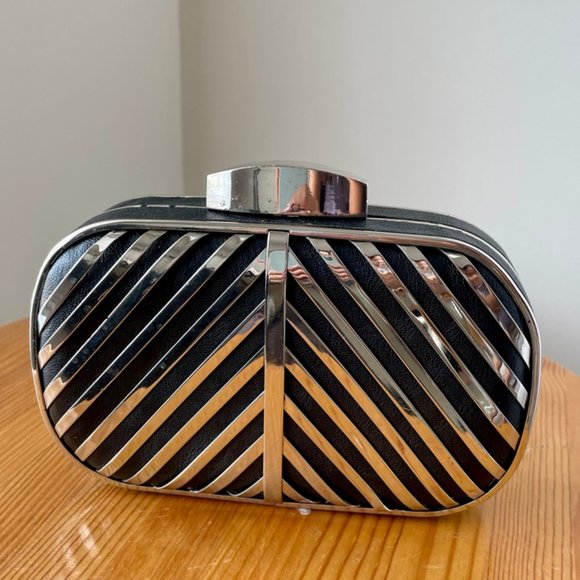 Clutch/Crossbody with chain - Picture 3 of 3